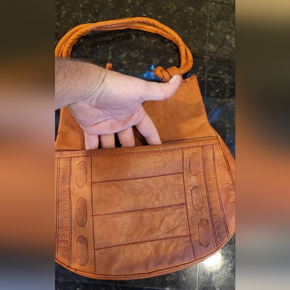 Vintage Tooled/Embossed Tan Leather Purse - Picture 7 of 13